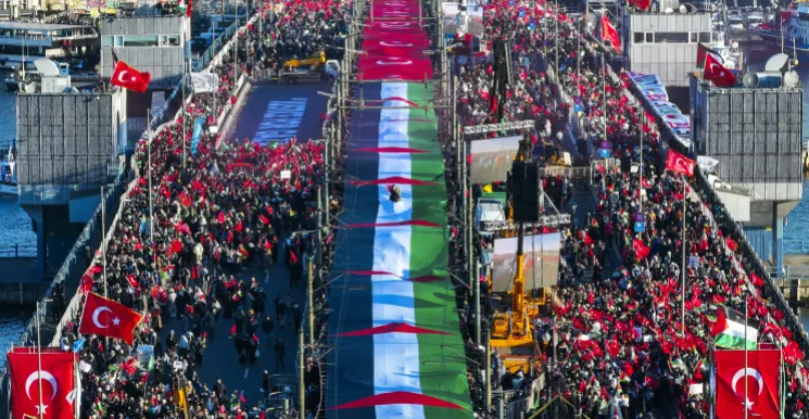 Ratusan Ribu Warga Turki Gelar Aksi Bela Palestina di Istanbul